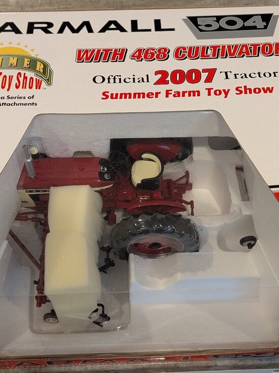Ertl Other - 1/16 Farmall 504 Tractor & 468 Cultivator 2007 Summer Farm Toy Show Edition spec